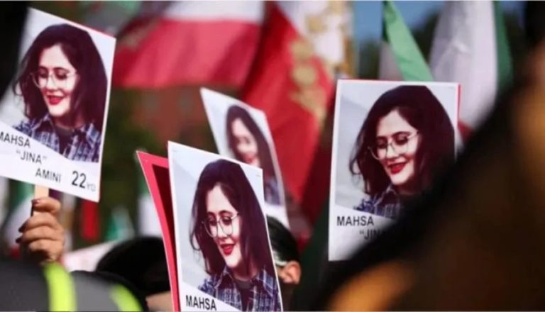 حبل المشنقة يلتف حول عنق متظاهر في قضية انتفاضة المرأة الايرانية