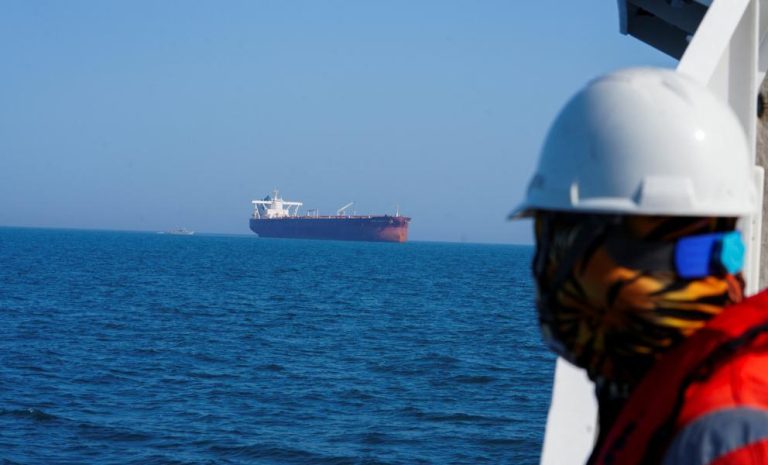 إيران تحتجز ناقلة نفط بخليج عُمان