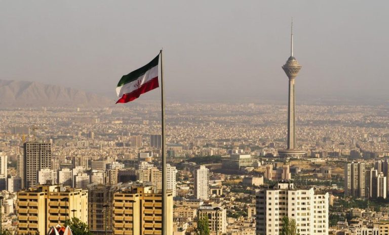 إيران تطرح وثيقة تفاهم أولي مع واشنطن من 14 بنداً