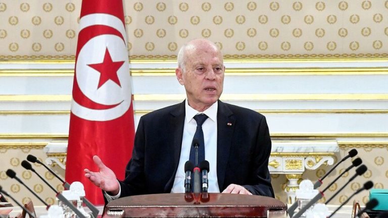 قيس سعيد يصف ارتفاع الأسعار في تونس بـ”الجنوني والإجرامي” ويتعهد بمواصلة المواجهة