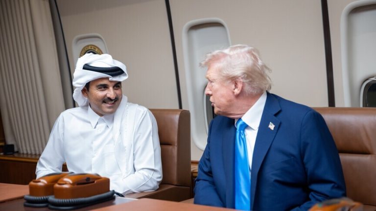 أمير قطر وترامب يبحثان دعم الوساطة الباكستانية لخفض التصعيد مع إيران وفتح مسارات الحوار