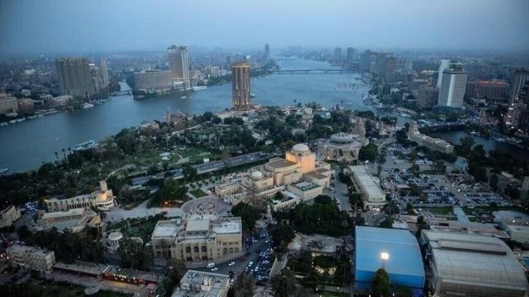 مصر توقع عقد أول مسح جوي شامل للثروات المعدنية منذ 42 عامًا