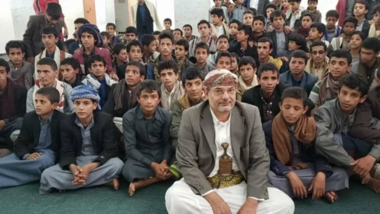 مراكز الحوثيين الصيفية تستهدف مليون طفل يمني في كارثة تجنيد كبرى