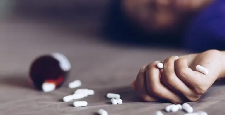أزمة التشريعات والضغوط الاقتصادية تدفع النساء نحو الاحتجاج بالموت العلني