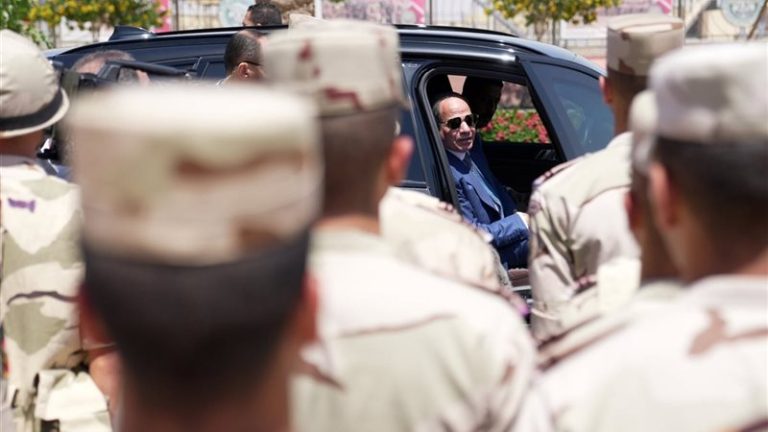 السيسي يتفقد مقر القيادة الاستراتيجية بالعاصمة الجديدة