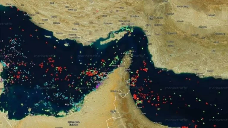 مضيق هرمز يواجه التصعيد العسكري وأمريكا تكثف ضرباتها الجوية الحاسمة