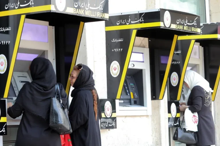 إيران تؤكد عدم اختراق بيانات العملاء بعد هجوم إلكتروني على 4 بنوك
