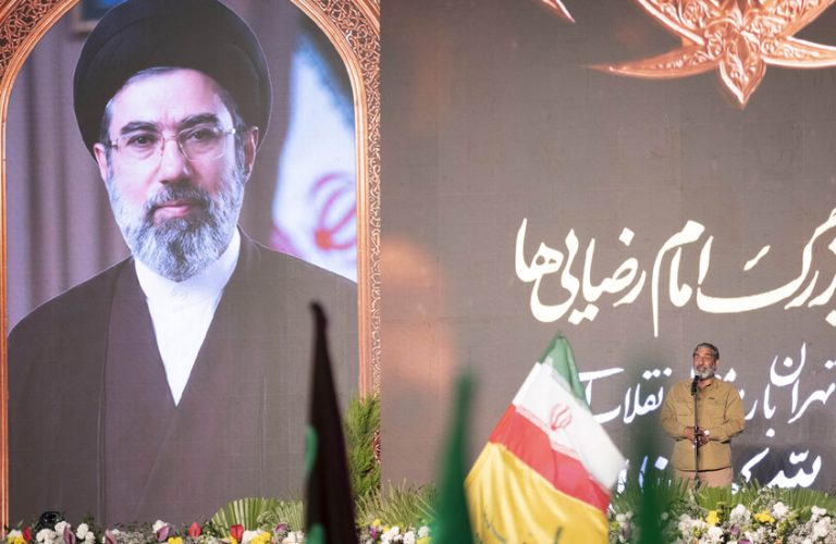 خامنئي يوجه رسالة بشأن مذكرة التفاهم مع أمريكا لإنهاء الحرب