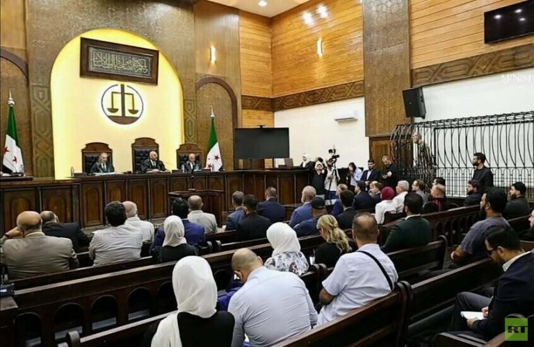 سوريا.. تأجيل محاكمة مفتي الجمهورية السابق أحمد حسون
