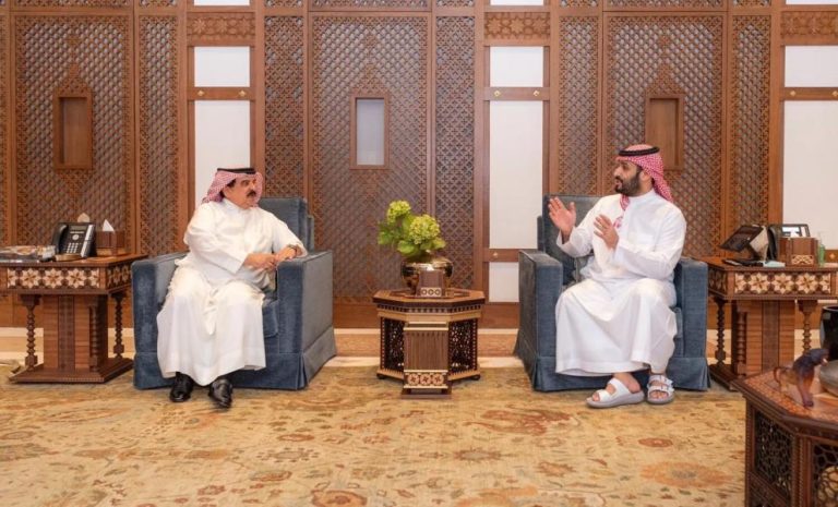 ولي العهد السعودي يدين العدوان الإيراني على البحرين