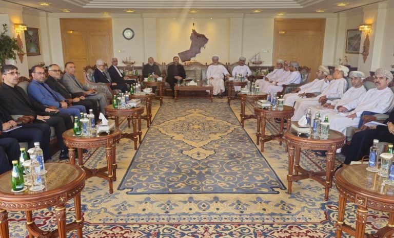 عُمان وإيران تعقدان أول اجتماع للجنة هرمز