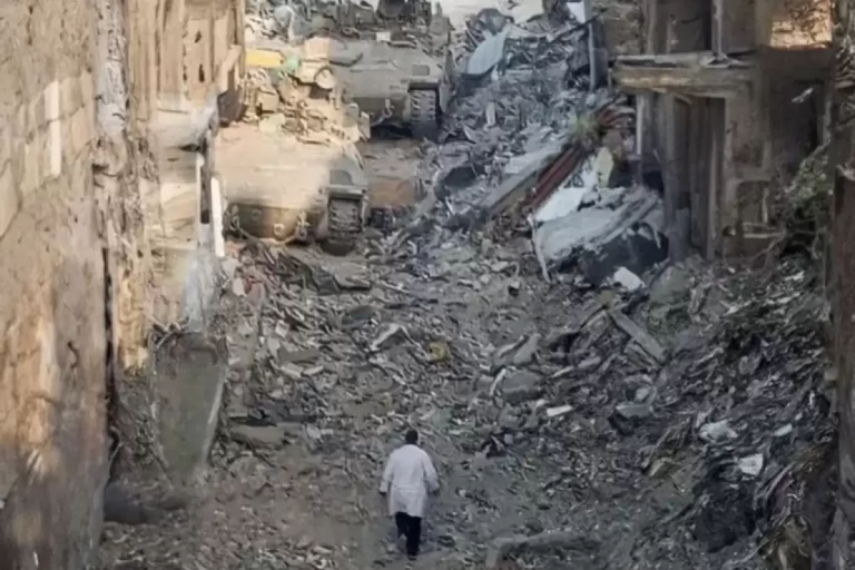 إجراءات تعسفية ضد الطبيب حسام أبو صفية داخل سجن نفحة الصهيوني