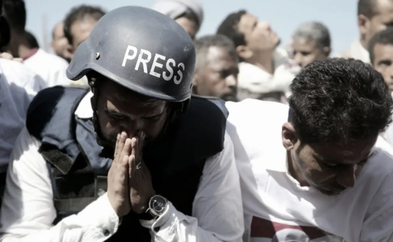 نقابة الصحفيين تكشف تفاصيل الانتهاكات الصارخة ضد العاملين في قطاع الإعلام اليمني