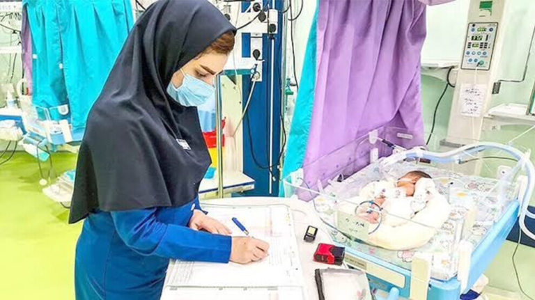 أزمة هجرة الممرضين تعصف بنظام الصحة في إيران