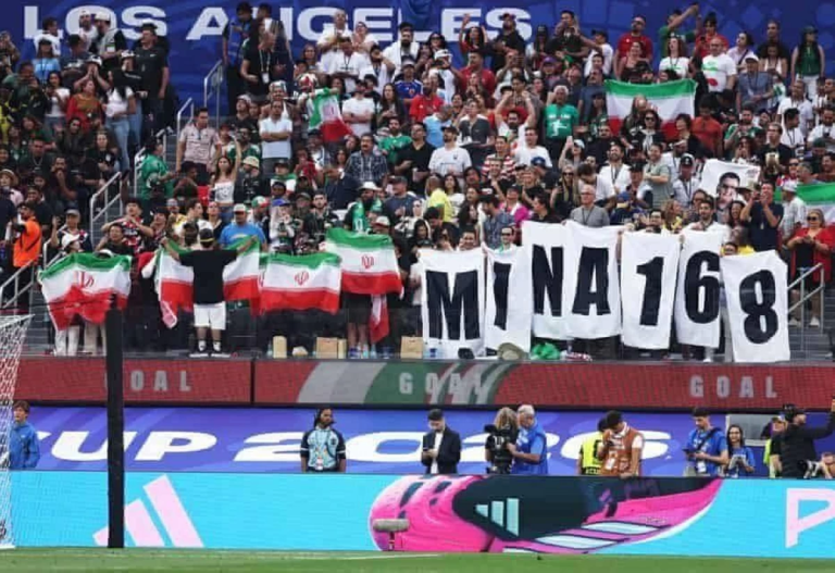جماهير المنتخب الإيراني تحول مدرجات كأس العالم إلى ساحة كشف لمأساة مدرسة ميناب