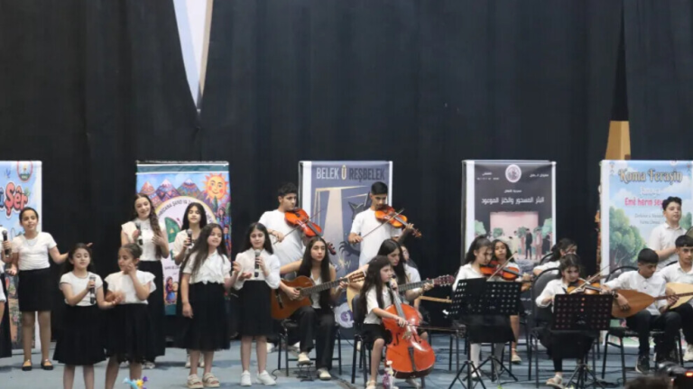 انطلاق مهرجان الأمل في قامشلو لإحياء المسرح الكردي باللغة الأم