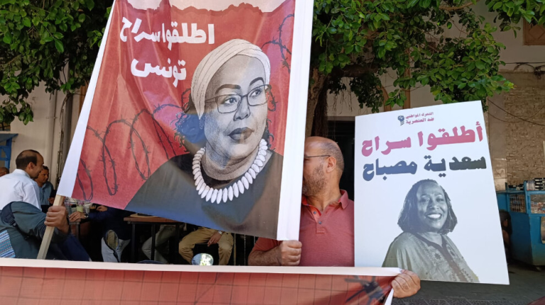 مطالبات بالإفراج الفوري عن سعدية مصباح في وقفة احتجاجية أمام الاستئناف بتونس