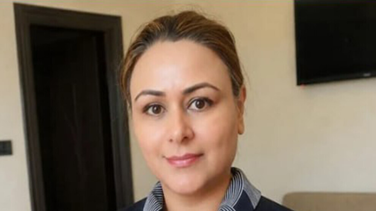 إيران تصدر حكما بالسجن ضد سوري بابائي تشكيني بسبب معارضة الحجاب الإلزامي