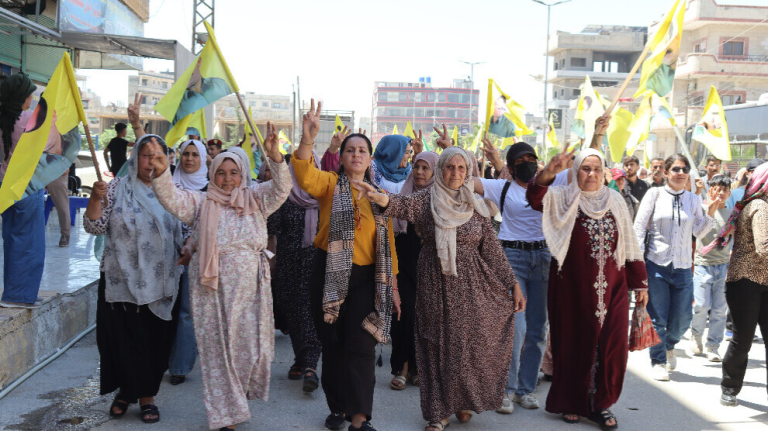 مسيرة حاشدة في كوباني تطالب بالحرية الجسدية للقائد عبد الله أوجلان