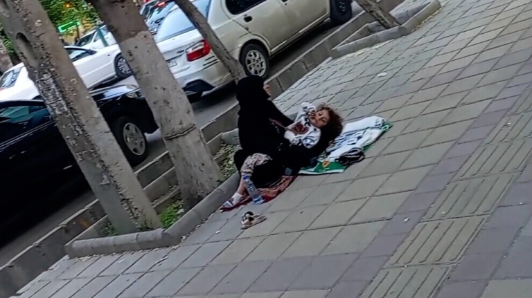 أزمة الغذاء تهدد أطفال مدينة كرماشان الإيرانية في ظل انهيار القدرة الشرائية