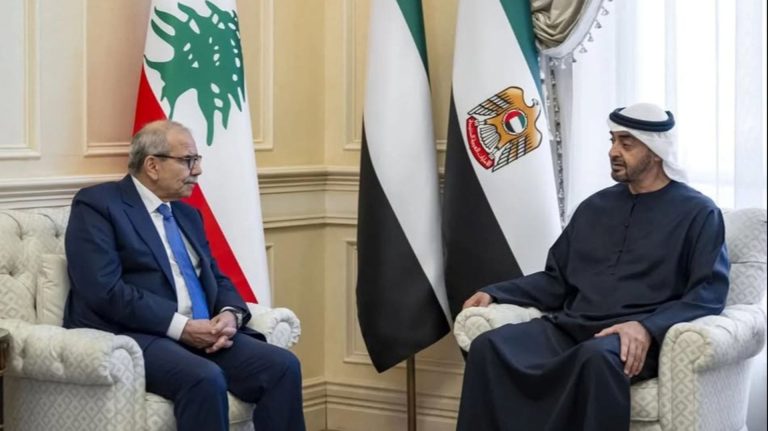 نواف سلام يشكر محمد بن زايد بعد قرار عودة الإماراتيين للسفر إلى لبنان