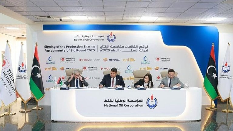 ليبيا توقع 3 اتفاقيات نفطية مع شركات عالمية ضمن جولة عطاء 2025