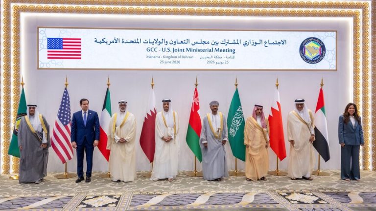 واشنطن ودول الخليج تربط التجارة مع إيران بوقف التصعيد وترفض أي سيطرة على مضيق هرمز
