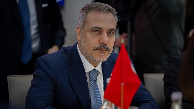 فيدان يشارك في اجتماع رباعي بالقاهرة لبحث تطورات المنطقة