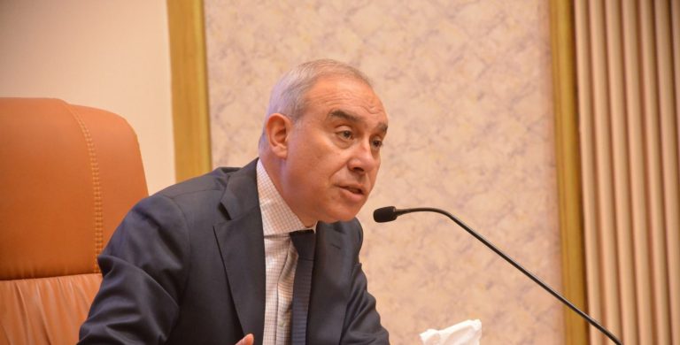 مؤامرات “الواد سيد الشغال” لعرقلة إصلاحات السفير علاء يوسف بالهيئة العامة للاستعلامات