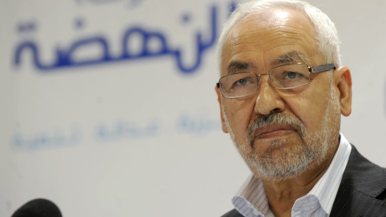 عائلة “الغنوشي” تحذر من “إعدام بطيء” لزعيم المعارضة التونسية وتطالب بتدخل دولي لحمايته