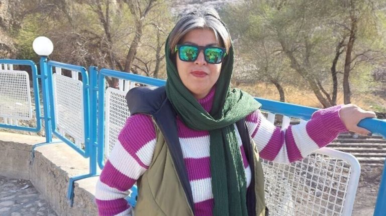 السلطات الإيرانية تفتح تحقيقا جديدا ضد الناشطة كوكب باداغي وسط قمع المعلمين