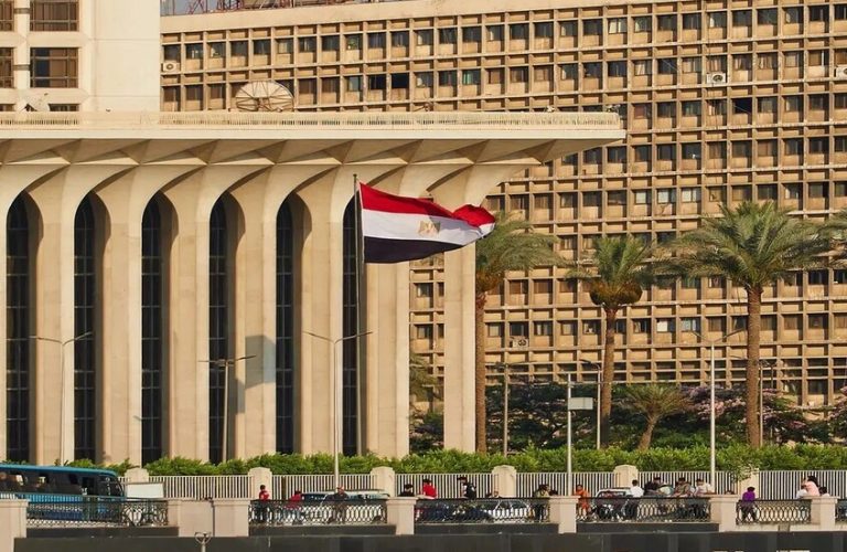 تعرضوا للنصب..وزارة الخارجية تتدخل لحل أزمة مصريين عالقين في أوزبكستان