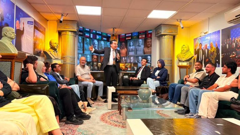 د. أيمن نور يستقبل وفدًا من الشباب العربي في جمعية الشرق ومنزله بإسطنبول