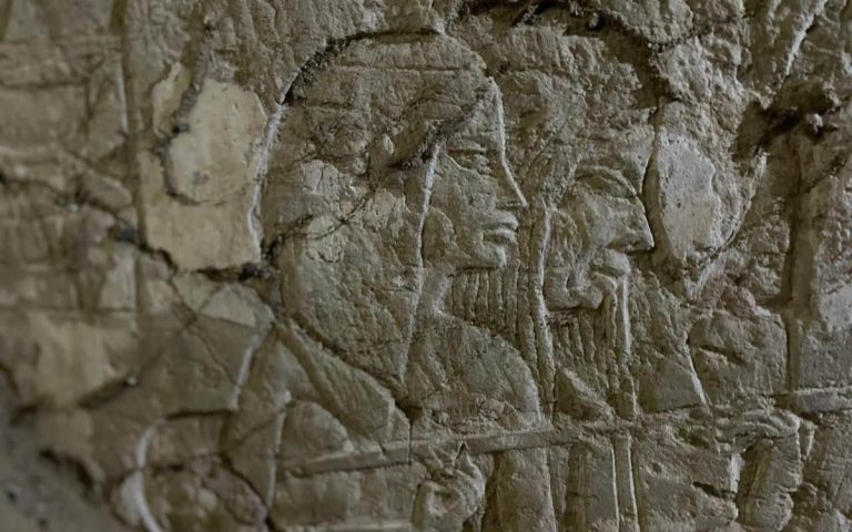 اكتشاف ثلاث مقابر صخرية بسقارة يكشف أسرار مسؤولين بارزين في الدولة الحديثة