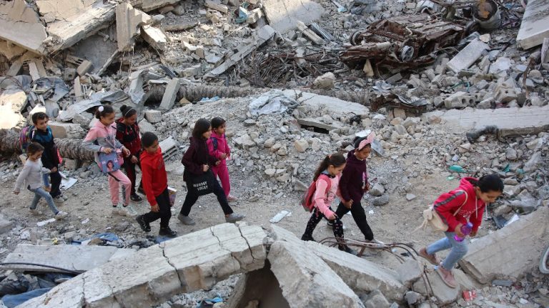 مقتل 6 فلسطينيين في هجمات إسرائيلية بقطاع غزة وسط تعثر المفاوضات