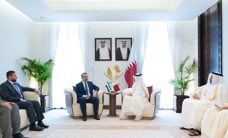 وزير خارجية قطر يؤكد للشيباني دعم وحدة سوريا وإعمارها