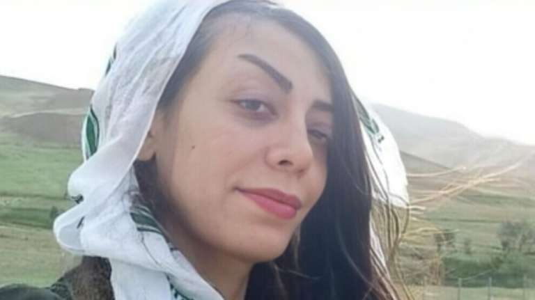 القضاء الإيراني يصدر أحكاماً مشددة بالسجن والنفي بحق الفنانة ندى دده جاني