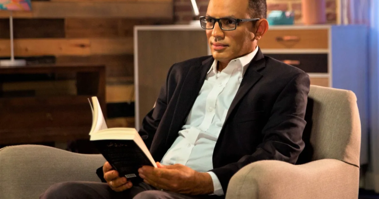 مصطفى عبيد يكتب: مثقفون في خدمة الديكتاتور
