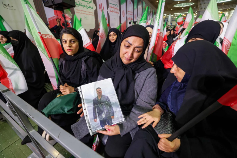 إيران تشدد قبضتها الأمنية وتنتقل من قمع الاحتجاجات إلى تفكيك شبكات الدعم