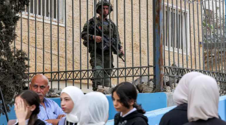 تدمير مدارس غزة وحصار تعليم الضفة: انتهاكات مستمرة تهدد مستقبل أجيال فلسطين