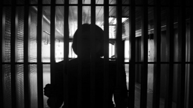 قمع واضطهاد وحرمان من العلاج يلاحق 17 امرأة وسجينة سياسية في إيران