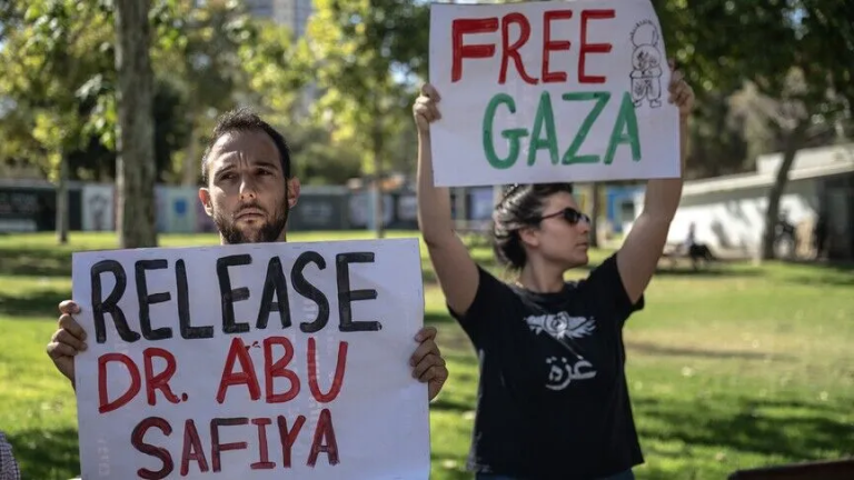 غضب في القدس: نشطاء يساريون إسرائيليون يطالبون بالحرية للطبيب المعذب حسام أبو صفية