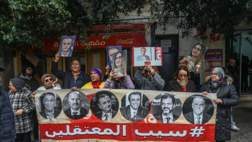 دعوات متزايدة لتونس لإطلاق سراح المعتقلين السياسيين مراعاة لأوضاعهم الصحية والإنسانية