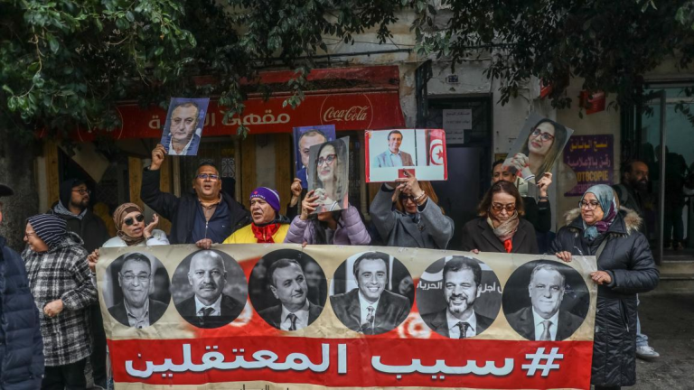 دعوات متزايدة لتونس لإطلاق سراح المعتقلين السياسيين مراعاة لأوضاعهم الصحية والإنسانية