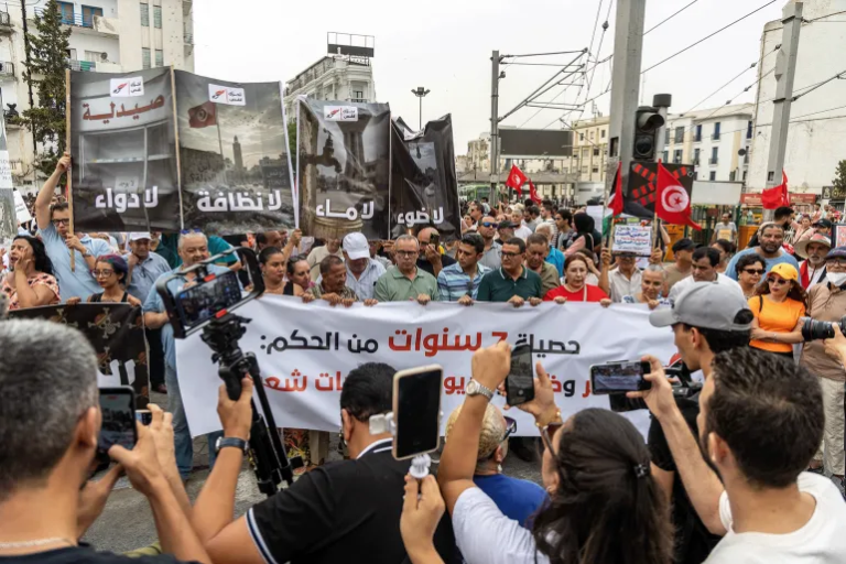 تونس تحيي الذكرى الخامسة لإجراءات 25 يوليو بمظاهرات حاشدة تطالب برحيل قيس سعيد