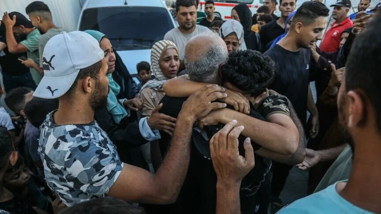 إسرائيل تفرج عن 60 أسيرا غزيا بعد تعذيبهم واكتشاف عدم طلبهم أمنيا