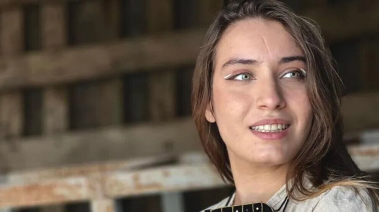 غموض قضائي يحيط باستمرار احتجاز المواطنة البهائية شكيلا قاسمي في سجن كرمان