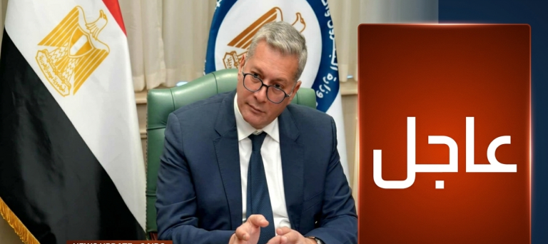 عاجل/ وزير البترول من موقع حريق سفينتي التغييز والتخزين بميناء دمياط: نحذر من الشائعات ولا يوجد إصابات أو خسائر بشرية