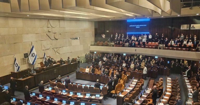 حلّ الكنيست الإسرائيلي رسميًا وتحديد 27 أكتوبر موعدًا للانتخابات العامة