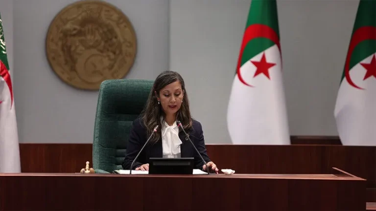 خليدة بوفدش أول امرأة تتولى رئاسة المجلس الشعبي الوطني في الجزائر